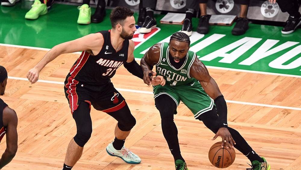Basketbalisté Bostonu opět porazili Miami a snížili stav série